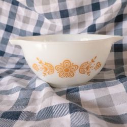 Vintage Pyrex bowl