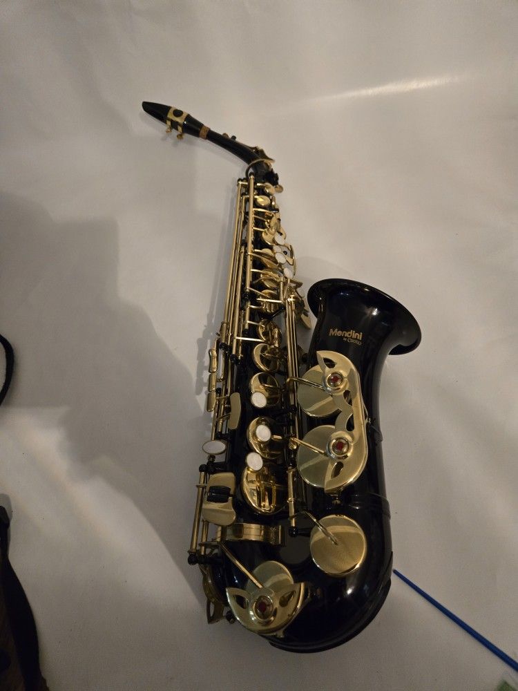 Black Mendini Saxaphone