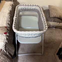 Foldable Bassinet $30