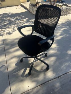Black Mesh Back Office Chair with Wheels