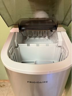 Like New Frigidaire Ice Maker