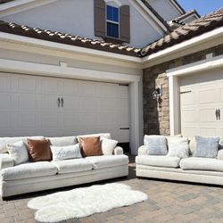 Plush + Stylish Sofás Set 