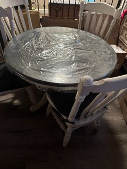 Round Dining table