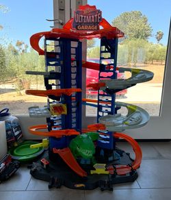 Monster Truck/Hot Wheels Tracks