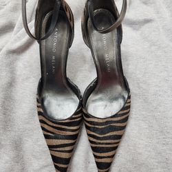 Antonio Melani Zebra High Heels READ DESCRIPTION Womens 10M Heel cap is worn off this can be fixed at a cobbler or shoe repair easy fix! These sell fo
