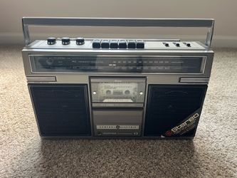 General Electric 3-5252D portable AM/FM stereo cassette player/recorder
