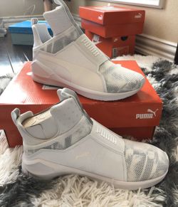 🌷Beautiful Pumas Shoes 🌷SIZE 6 women size