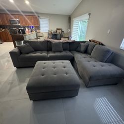 Thomasville Sectional With Storage 