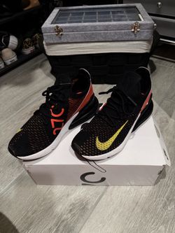 Nike Air Max 270 Flyknit Sneakers