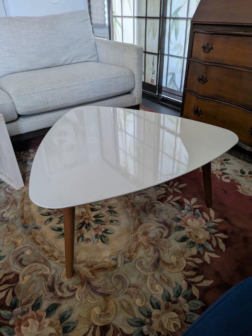Sleek COFFEE TABLE
