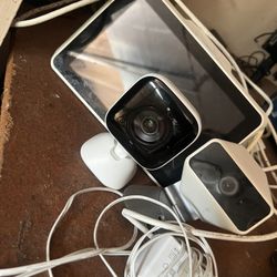 XFINITY Outdoor & Indoor Cameras W/doorbell