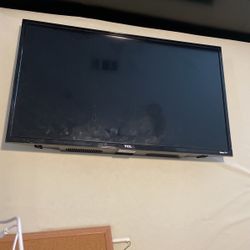 32” TV w/ Remote And mount 