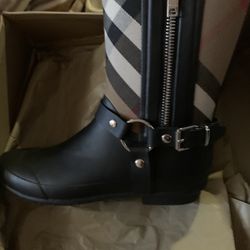 Burberry Rain boots  300$