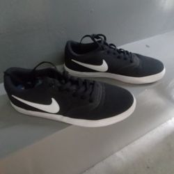 Nike Solar Soft 9.5 M