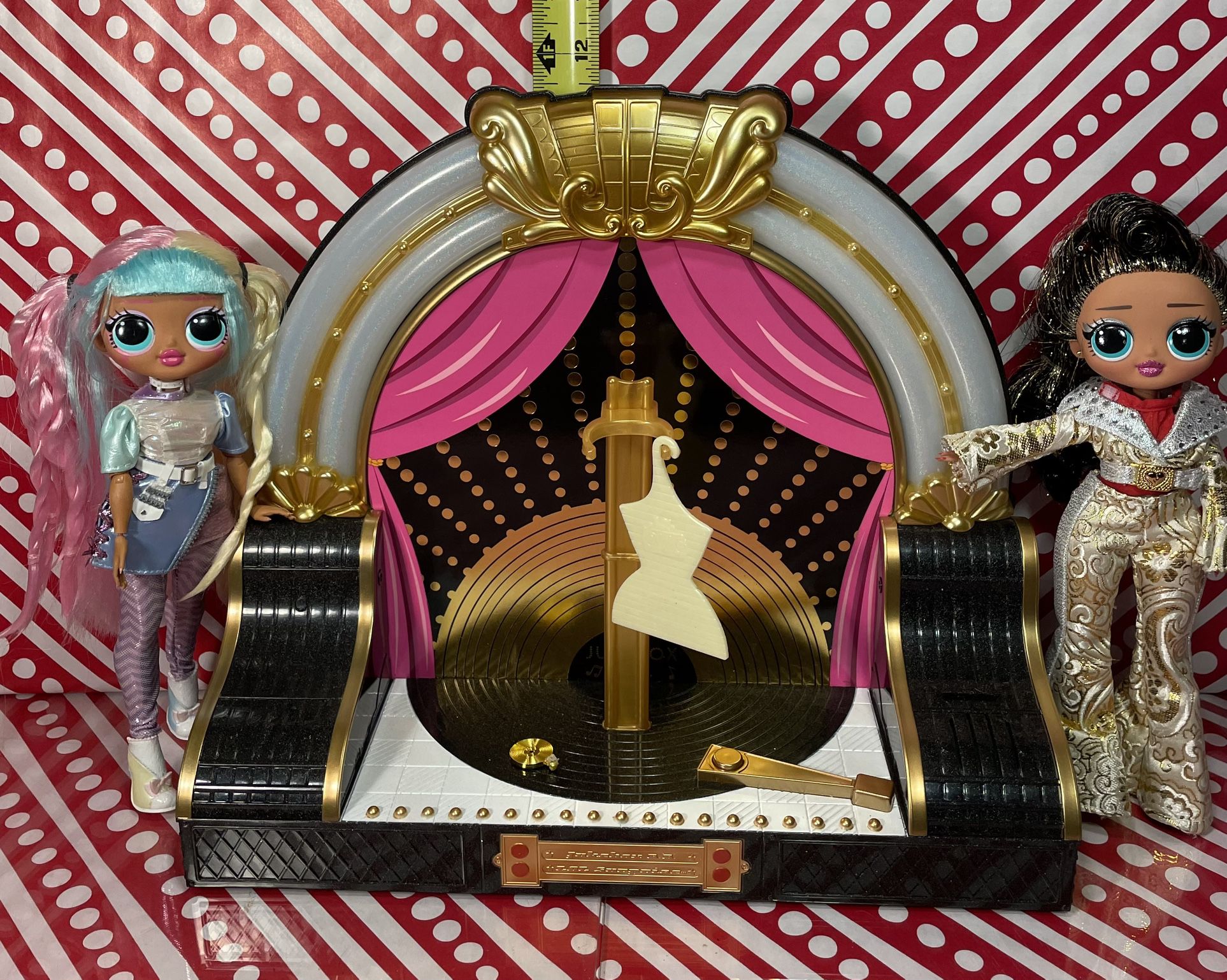 Collectible 2012 LOL Dolls with working stage