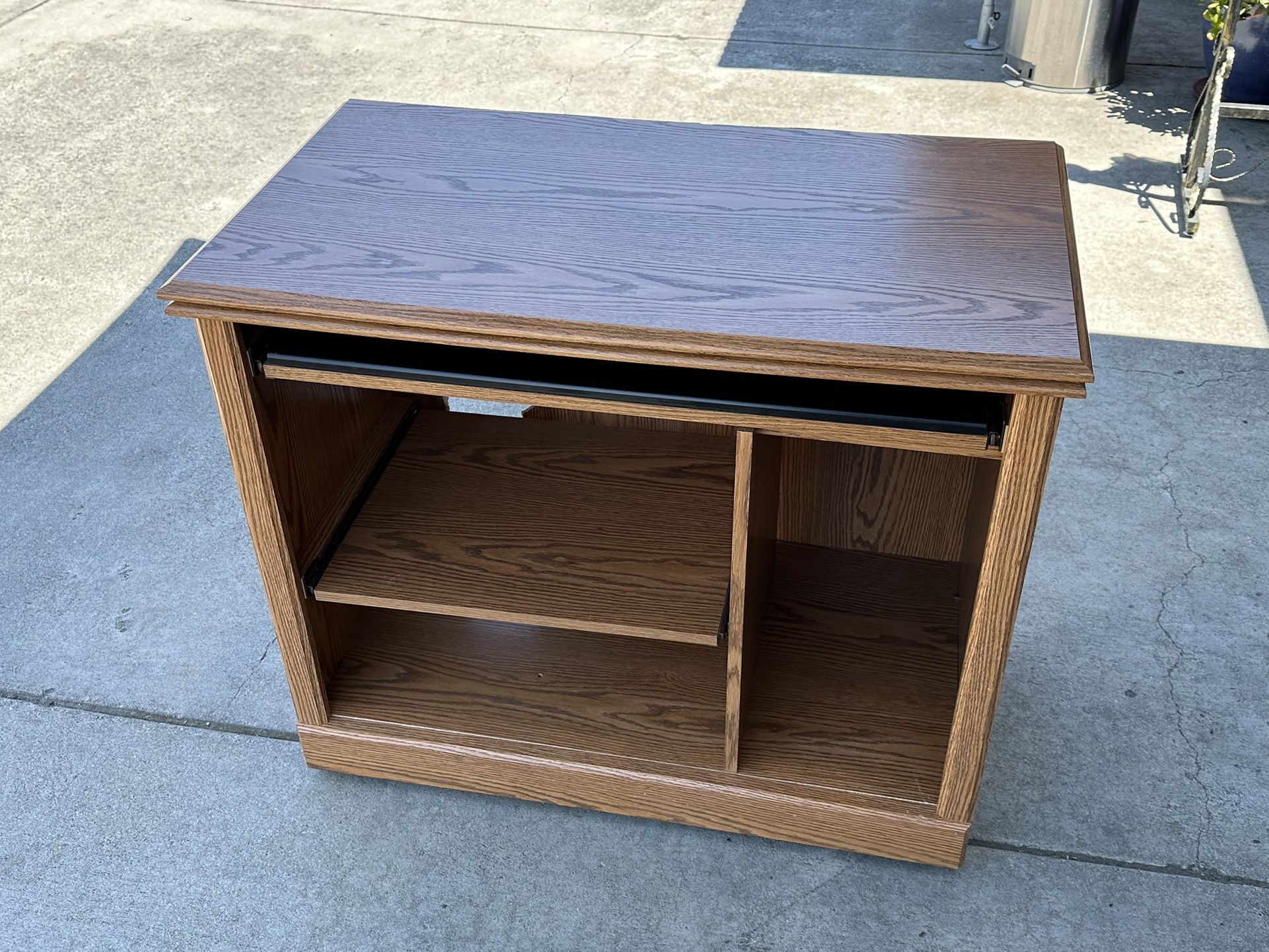 Small Desk In Good Condition