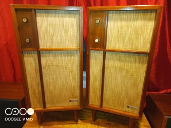 Knight Deluxe Shelf Speaker System KN-2300