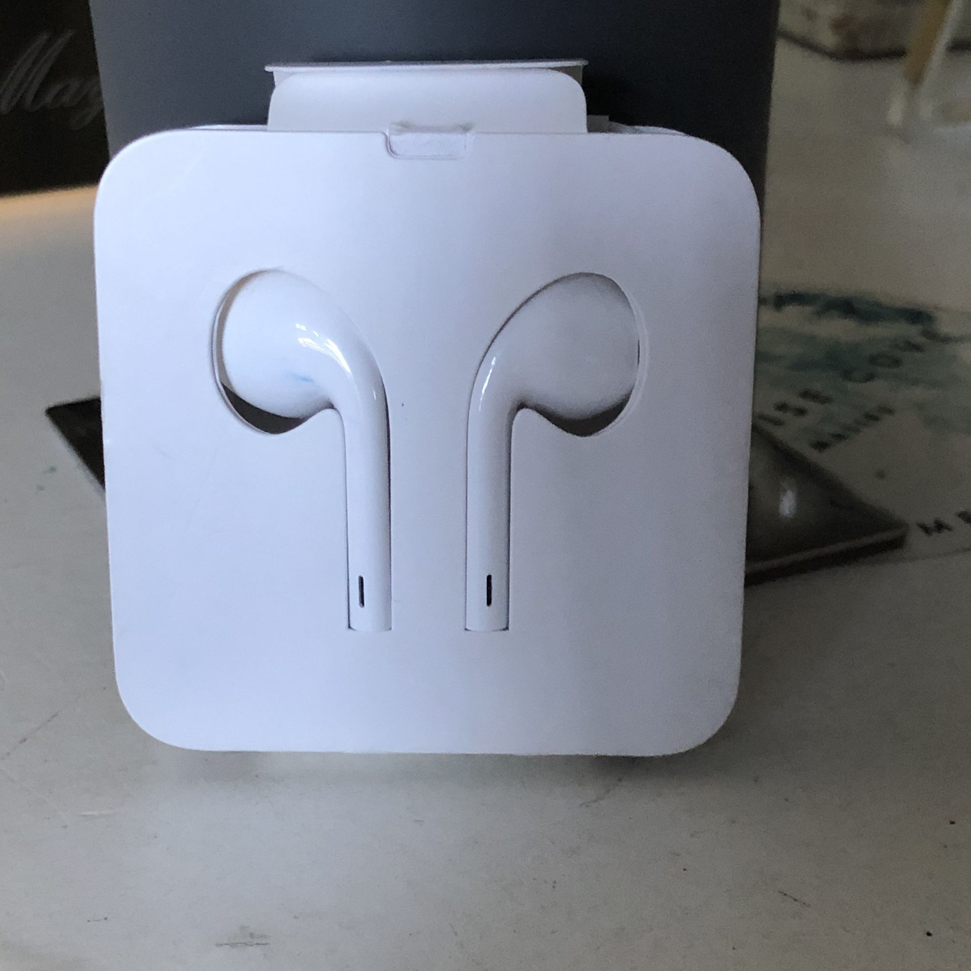 Apple earbuds wired