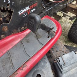 Tractor 🚜 Needs Starter. 375 Hours
