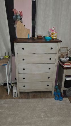 Dresser set
