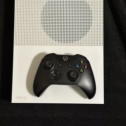 Xbox One S Used With Controller