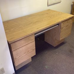 9 Free Office Desks