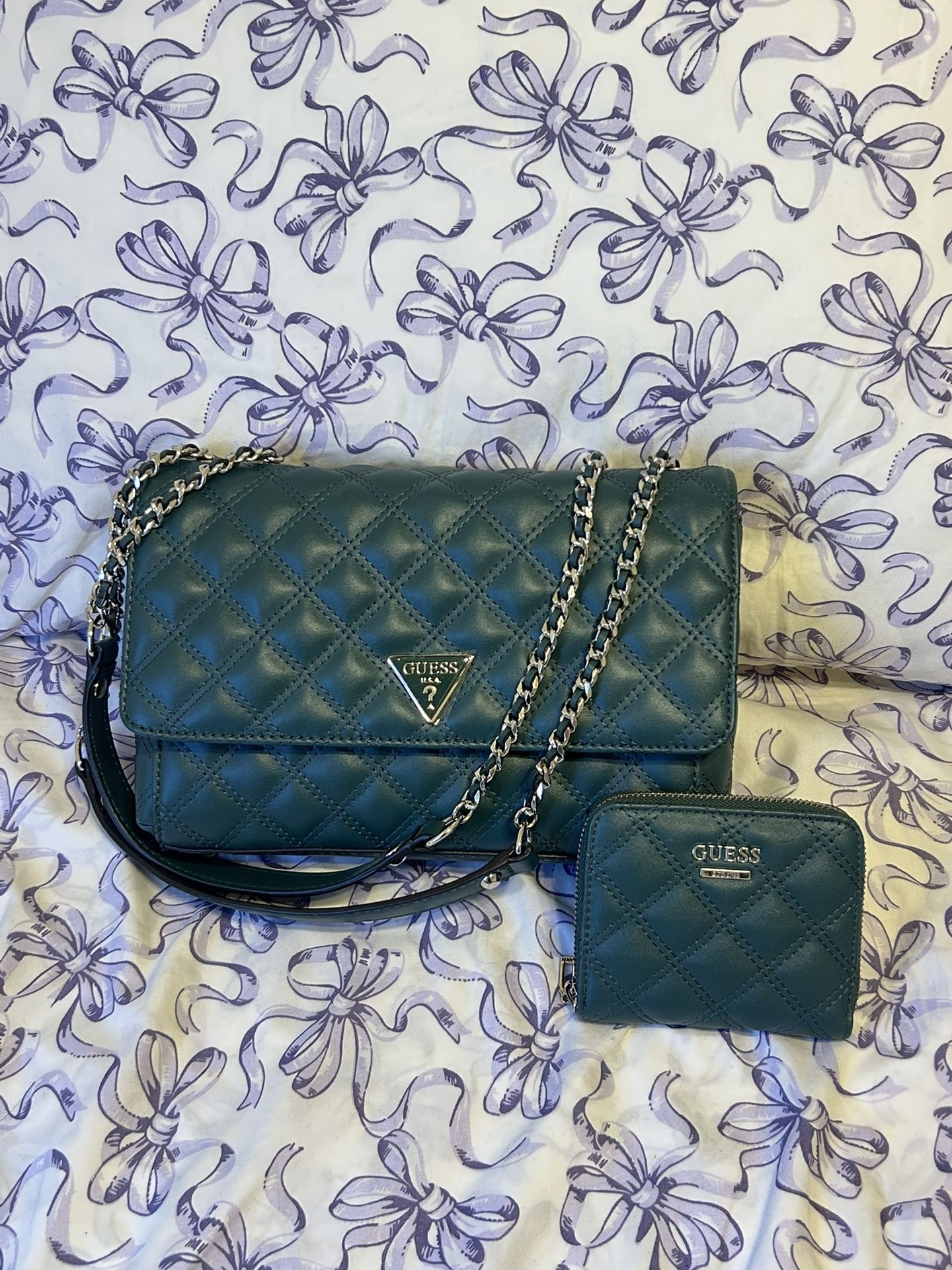 GUESS shoulder Bag / Crossbody Purse