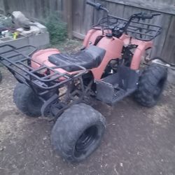ATV 125cc se vende para partes o para q la arregles prende y corre mas preguntas manda msj