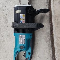 Makita Chainsaw 