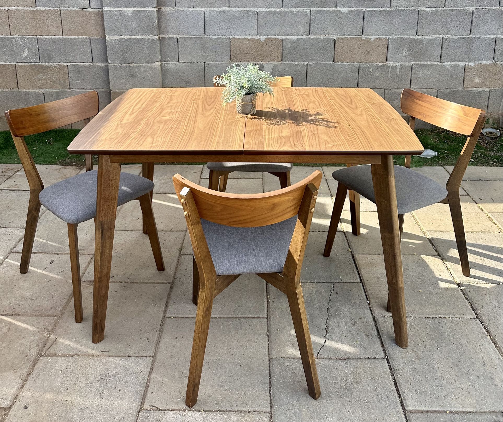 Modern Dining Table Set 