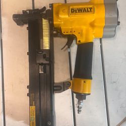 DEWALT Pneumatic 16-Gauge 1 in. Crown Lathing Stapler