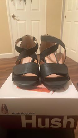 Adjustable front strap women’s sandals, size 8