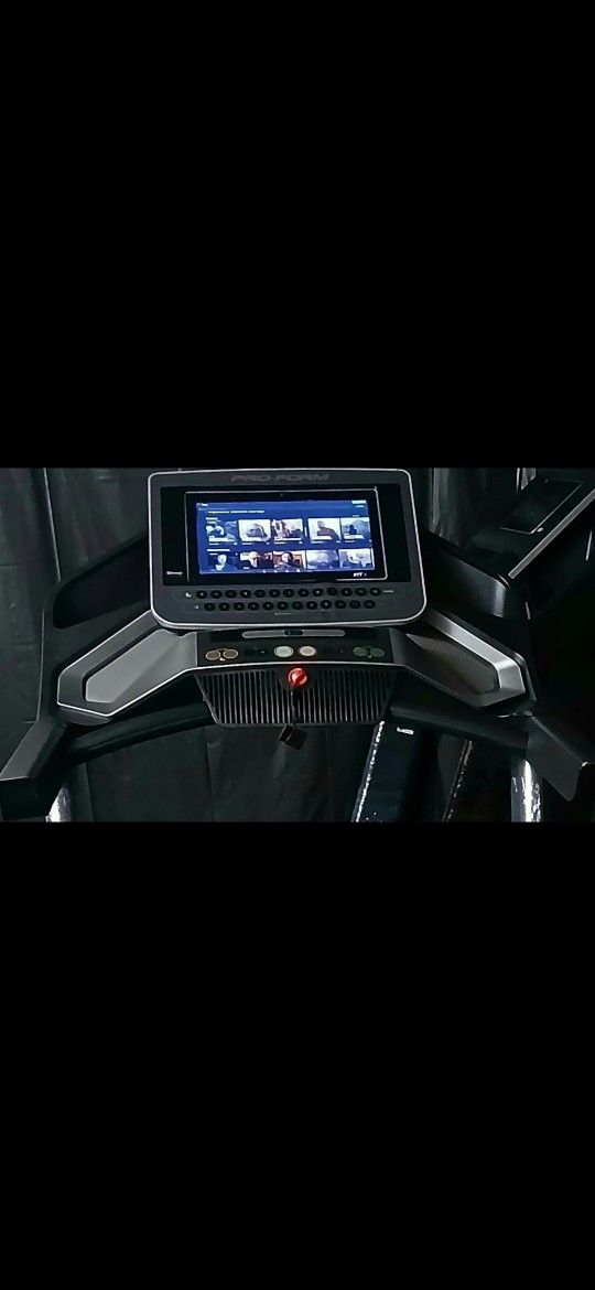 ProForm Pro 5000 Smart Treadmill with 14” HD Pivot Touchscreen Display