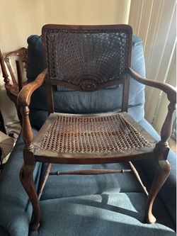 Antique Cane Chair 🪑