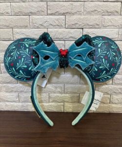 Club 33 green Christmas ears