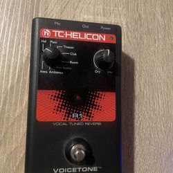 TC HELICON Reverb Pedal