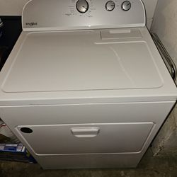 White Whirlpool Electric Washer And Dryer Set 
