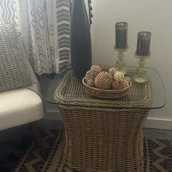 Vintage MCM / Boho Braided Reed Rattan Accent / End Table W/ Glass Top