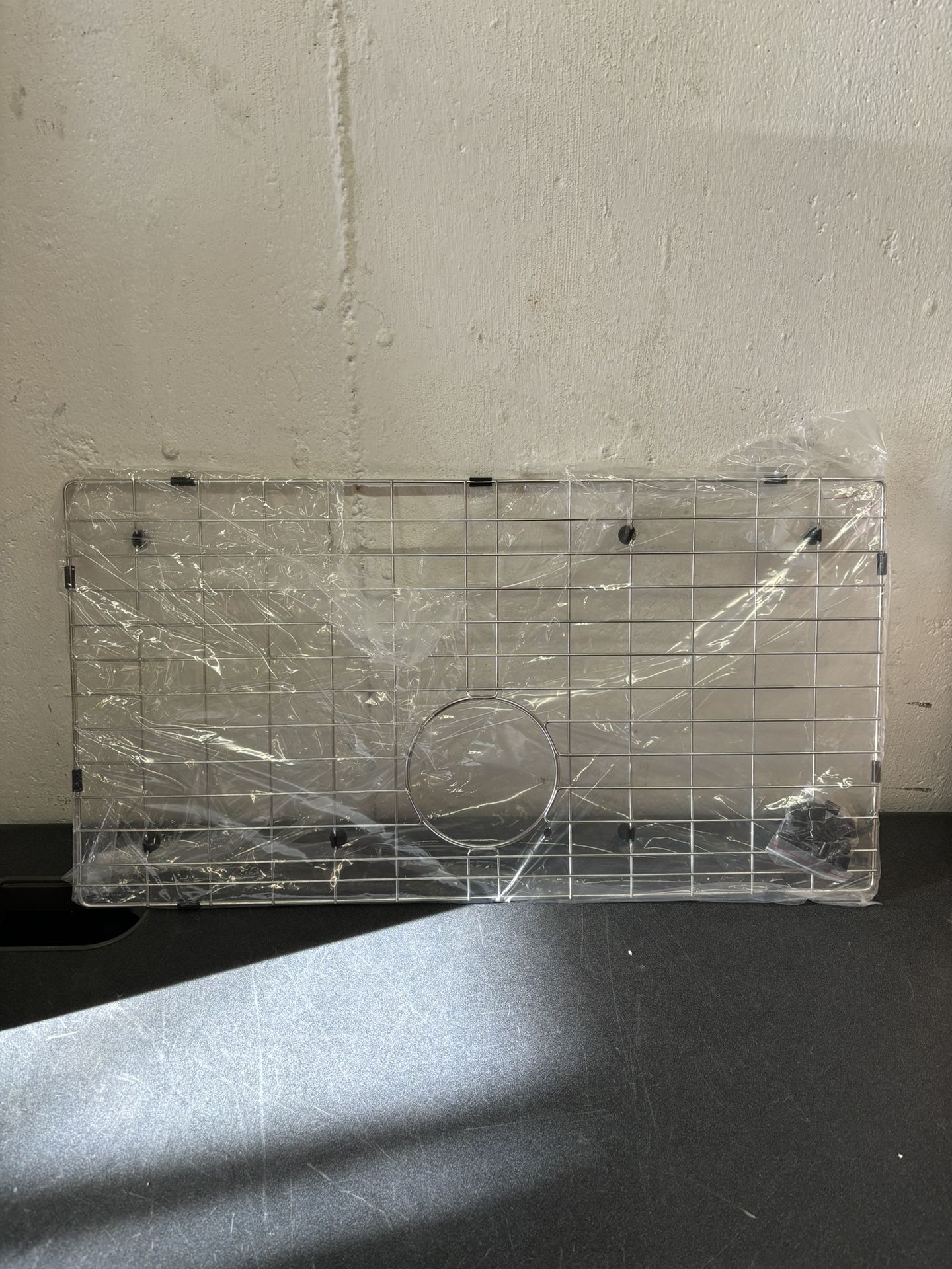 27-9/16" x 14-9/16" Sink Protector Brand New $15 Cash or E-pay RI Daily Deals Message for appt. https://offerup.com/redirect/?o=aHR0cHM6Ly93d3cuZmFjZW