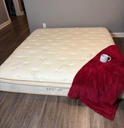 Saatva Classic Mattress, Plush Soft, 11. 5", King, Like New, Perfect Condition
