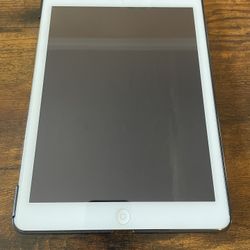 iPad Air GEN 1 32GB with case