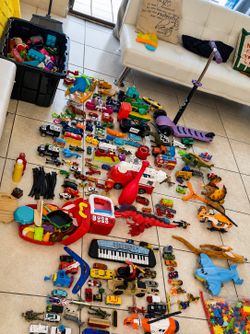 Juguetes (TOY LOT FOR SALE)