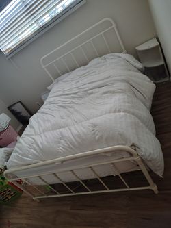 Queen Bed Frame With Mattress