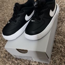 7c Toddler Nikes