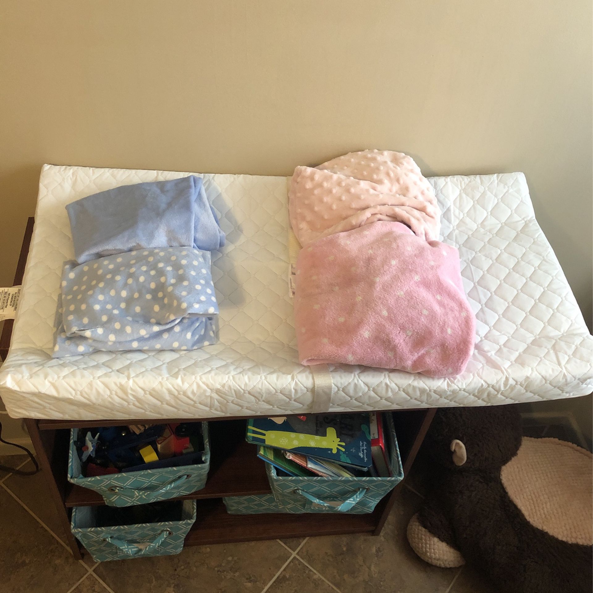 Contoured Changing Table Pad & 4 Covers