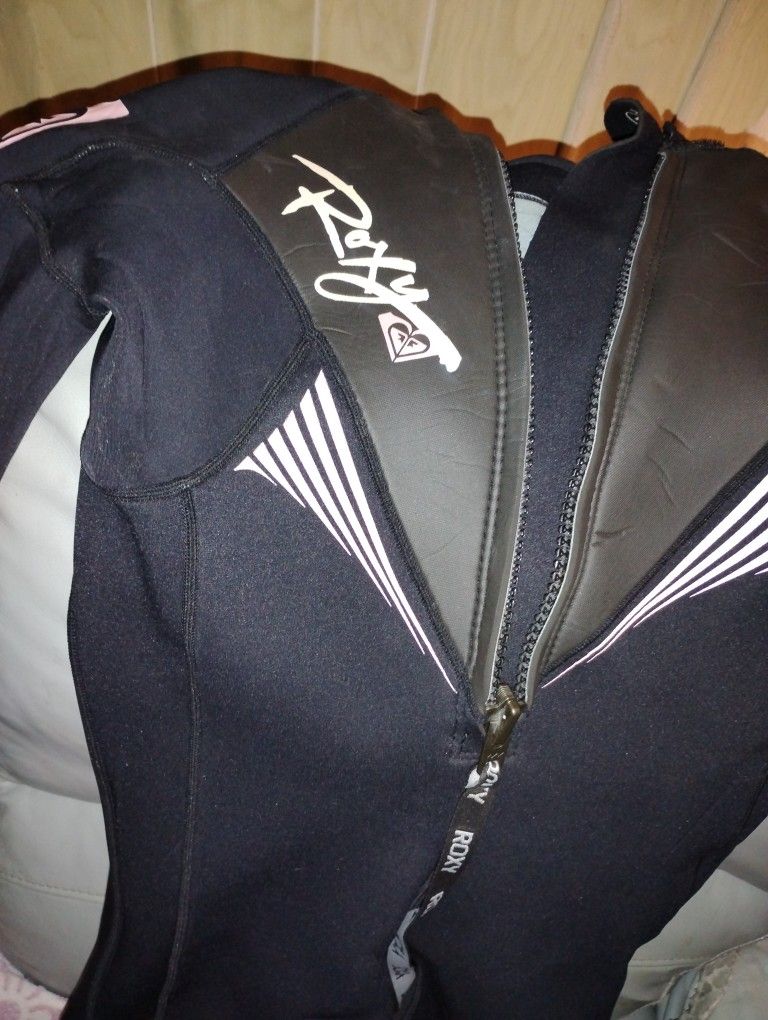 Ladies Wetsuit Roxy Size Small/Med