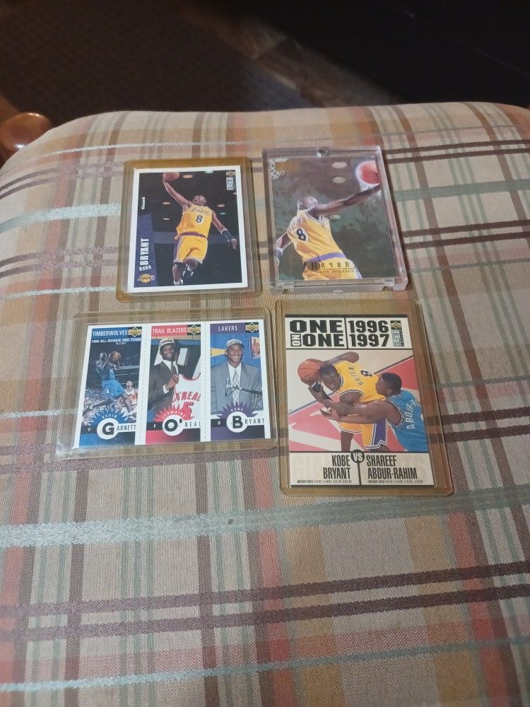 4 Kobe Bryant Rookie Cards 