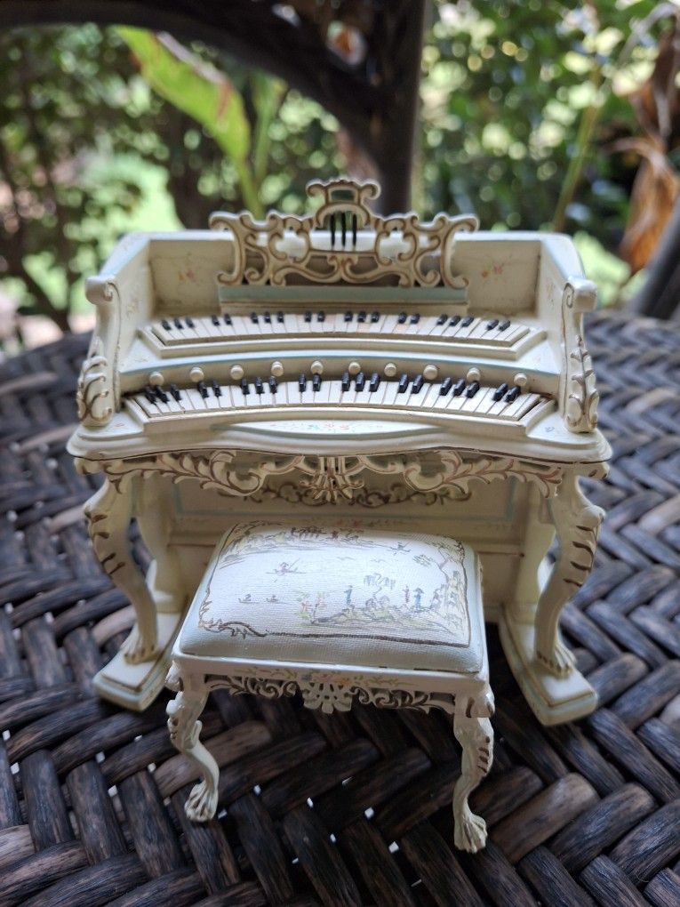 Bespag Handpainted 1/12 Scale Dollhouse Diaroma Piano With Bench