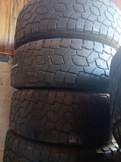 Used set of tires toyo 245 75 16 lt