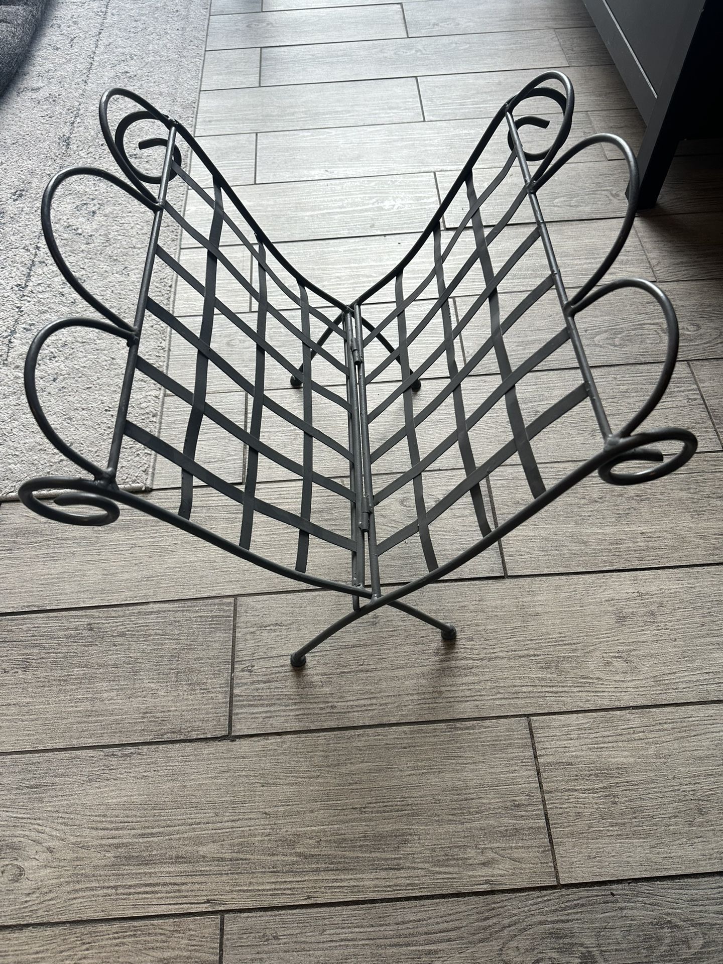 MCM magazine rack